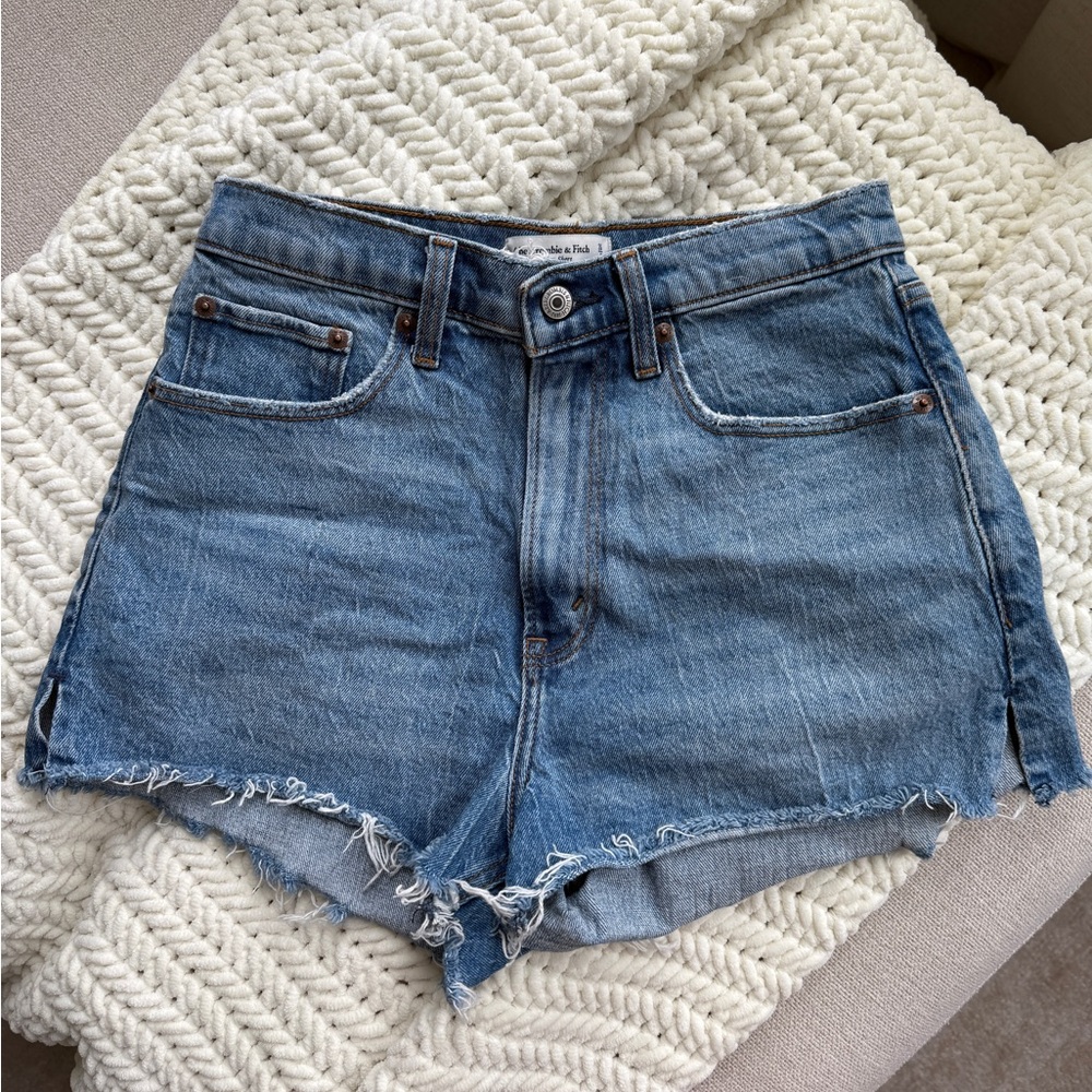 Abercrombie & Fitch Mom Shorts High-Rise